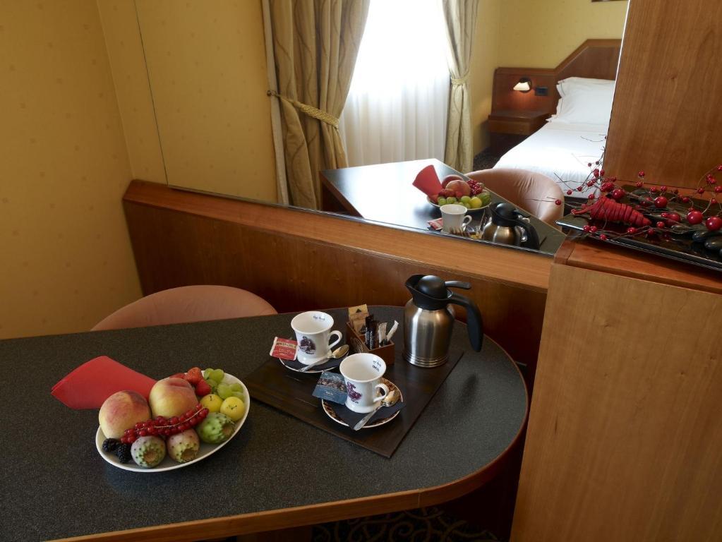 Hotel Montini Linate Airport Peschiera Borromeo Phòng bức ảnh