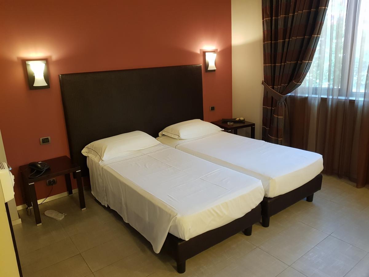 Hotel Montini Linate Airport Peschiera Borromeo Ngoại thất bức ảnh